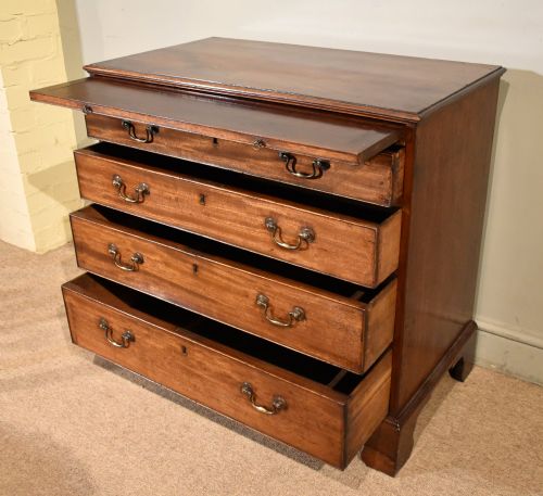 MID 18TH CENTURY MAHOGANY CHEST OF DRAWERS - ADDITIONAL PHOTO 2