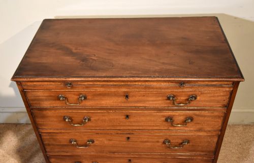 MID 18TH CENTURY MAHOGANY CHEST OF DRAWERS - ADDITIONAL PHOTO 4