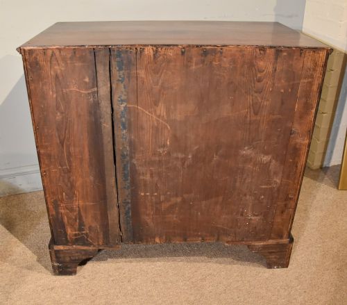 MID 18TH CENTURY MAHOGANY CHEST OF DRAWERS - ADDITIONAL PHOTO 8