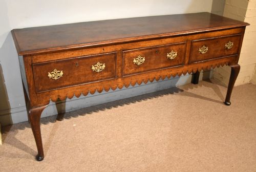 GEORGE II OAK DRESSER WITH SCALLOPED EDGE - ADDITIONAL PHOTO 2