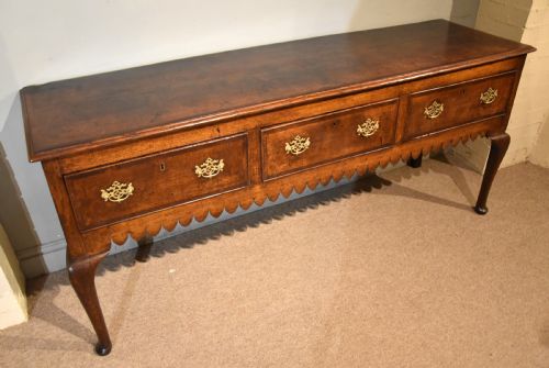 GEORGE II OAK DRESSER WITH SCALLOPED EDGE - ADDITIONAL PHOTO 4