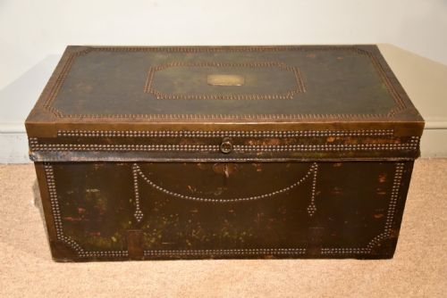 LARGE GEORGE III GREEN LEATHER CAMPHOR WOOD COACHING TRUNK - ADDITIONAL PHOTO 1