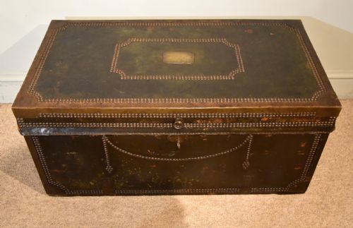 LARGE GEORGE III GREEN LEATHER CAMPHOR WOOD COACHING TRUNK - ADDITIONAL PHOTO 2