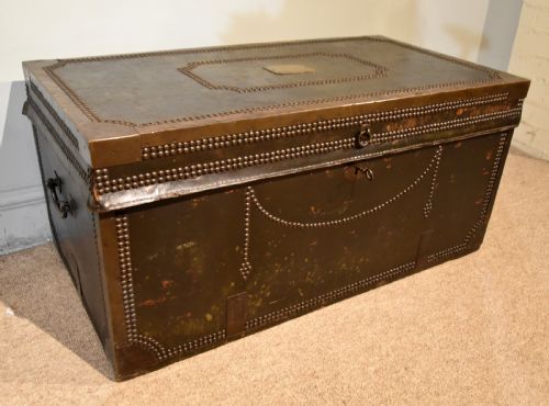 LARGE GEORGE III GREEN LEATHER CAMPHOR WOOD COACHING TRUNK - ADDITIONAL PHOTO 3