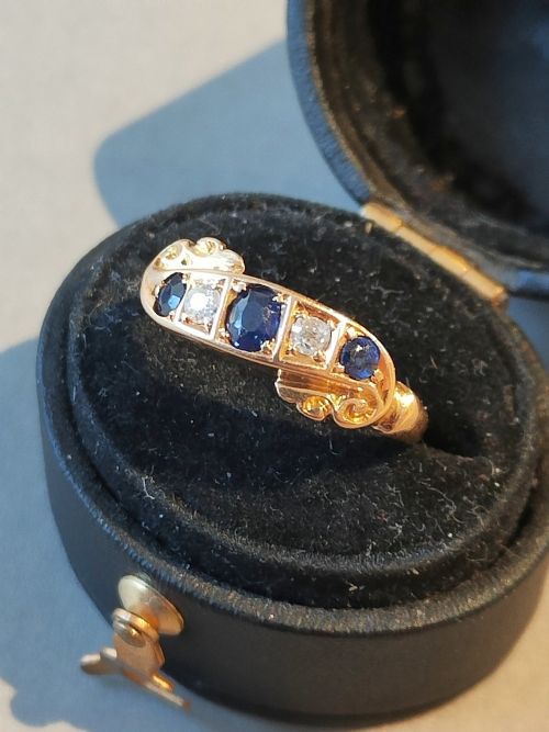 EDWARDIAN 18CT GOLD SAPPHIRE AND DIAMOND RING 1902 - ADDITIONAL PHOTO 2