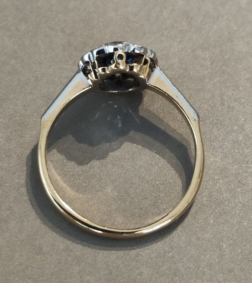 ART DECO 18CT GOLD SAPPHIRE PLATINUM DIAMOND ENGAGEMENT RING 'LADY DIANA' - ADDITIONAL PHOTO 5