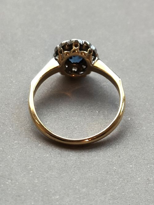 ART DECO 18CT GOLD SAPPHIRE PLATINUM DIAMOND ENGAGEMENT RING 'LADY DIANA' - ADDITIONAL PHOTO 6
