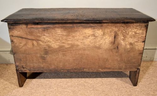 MID 17TH CENTURY OAK SIX PLANK COFFER - ADDITIONAL PHOTO 6