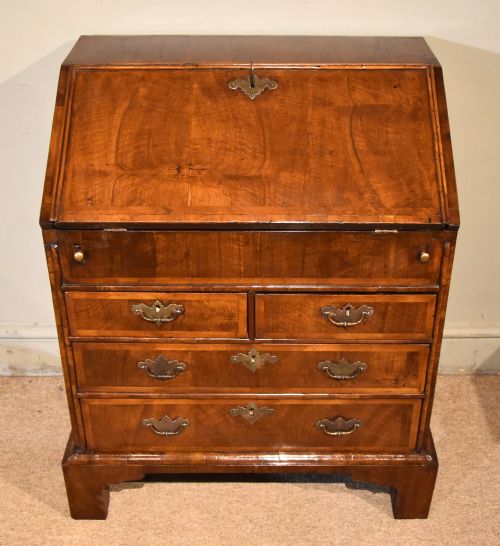 SMALL QUEEN ANNE WALNUT BUREAU - ADDITIONAL PHOTO 1