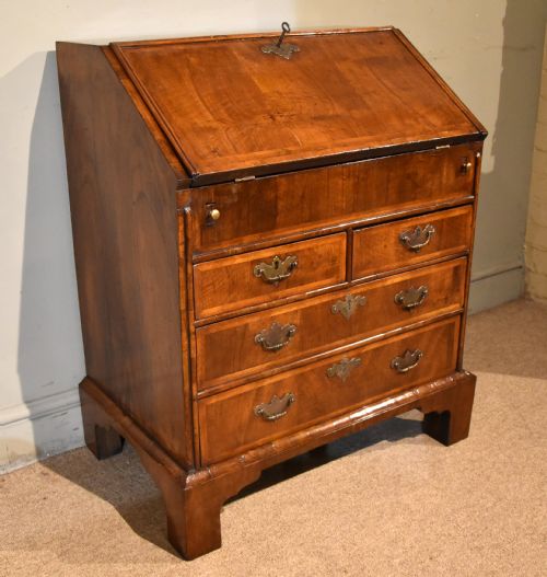 SMALL QUEEN ANNE WALNUT BUREAU - ADDITIONAL PHOTO 2