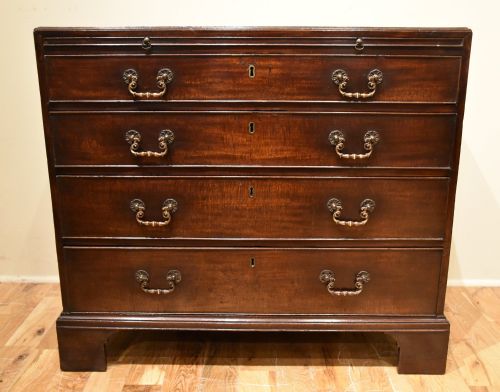 MID 18TH CENTURY MAHOGANY CHEST OF DRAWERS - ADDITIONAL PHOTO 1