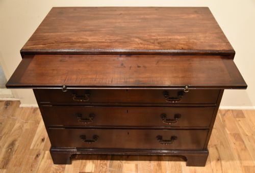MID 18TH CENTURY MAHOGANY CHEST OF DRAWERS - ADDITIONAL PHOTO 3
