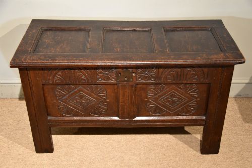 17TH CENTURY OAK CARVED COFFER - ADDITIONAL PHOTO 2
