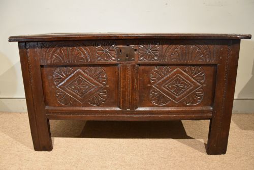 17TH CENTURY OAK CARVED COFFER - ADDITIONAL PHOTO 3