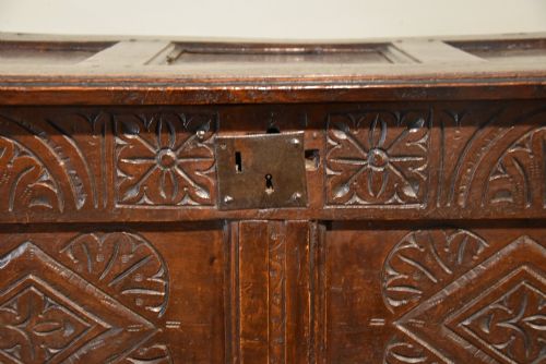 17TH CENTURY OAK CARVED COFFER - ADDITIONAL PHOTO 4
