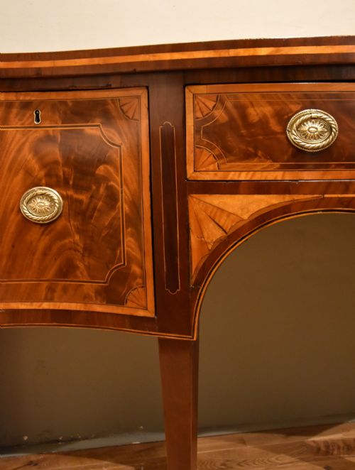 18TH CENTURY SERPENTINE SIDEBOARD WITH CUPBOARD - ADDITIONAL PHOTO 8