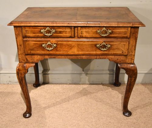 george i walnut lowboy side table - CATEGORY: ANTIQUE TABLES - DATED 18TH CENTURY