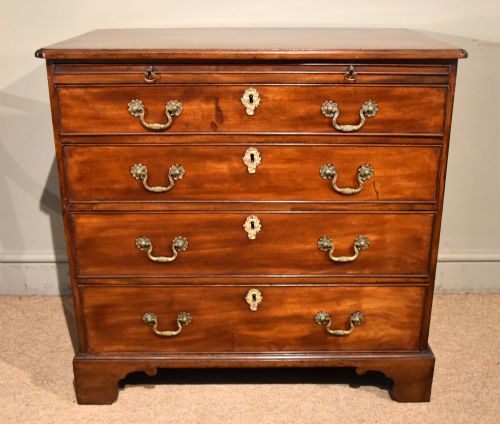 small 18th century mahogany chest of drawers - CATEGORY: ANTIQUE CHEST OF DRAWERS - DATED 18TH CENTURY