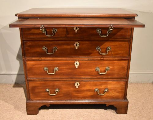 SMALL 18TH CENTURY MAHOGANY CHEST OF DRAWERS - ADDITIONAL PHOTO 1