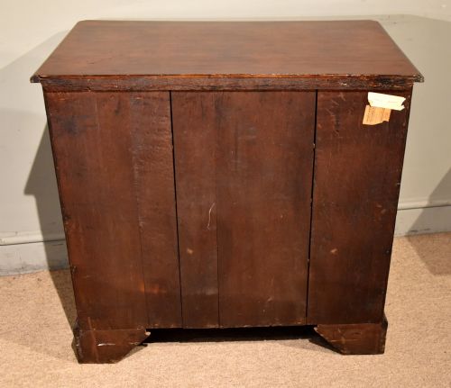 SMALL 18TH CENTURY MAHOGANY CHEST OF DRAWERS - ADDITIONAL PHOTO 6