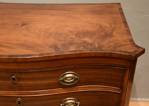 REGENCY MAHOGANY SERPENTINE CHEST OF DRAWERS - ADDITIONAL PHOTO 2