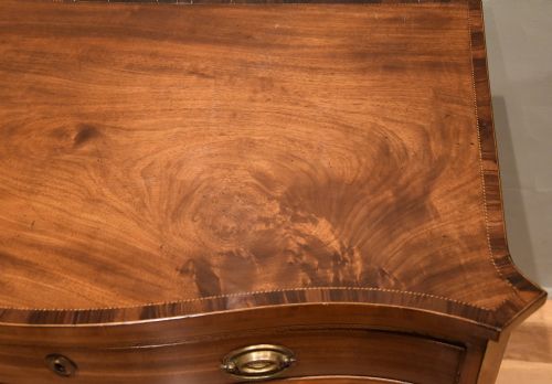 REGENCY MAHOGANY SERPENTINE CHEST OF DRAWERS - ADDITIONAL PHOTO 5