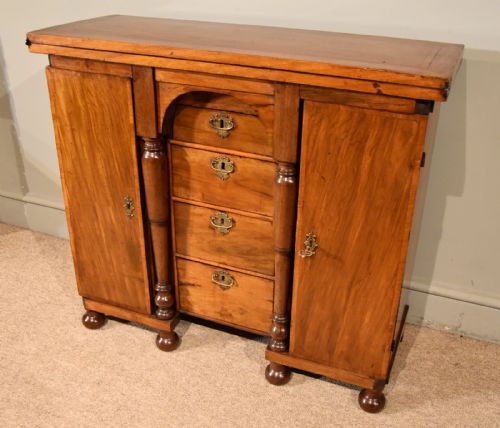 queen anne bachelors dressing chest - CATEGORY: ANTIQUE SIDEBOARDS - DATED 18TH CENTURY