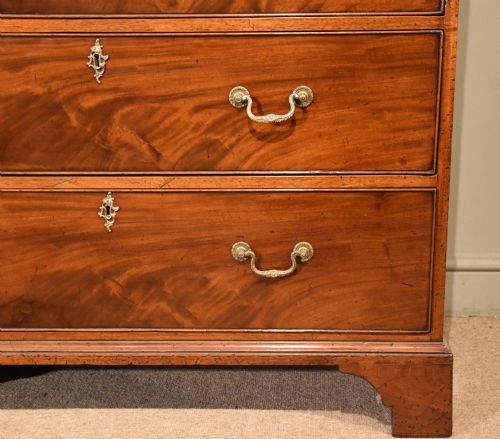 TALL MAHOGANY GEORGE III CHEST OF DRAWERS - ADDITIONAL PHOTO 2