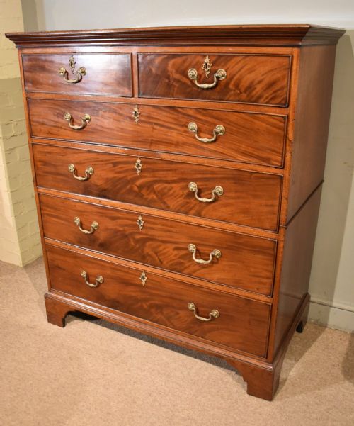 TALL MAHOGANY GEORGE III CHEST OF DRAWERS - ADDITIONAL PHOTO 3