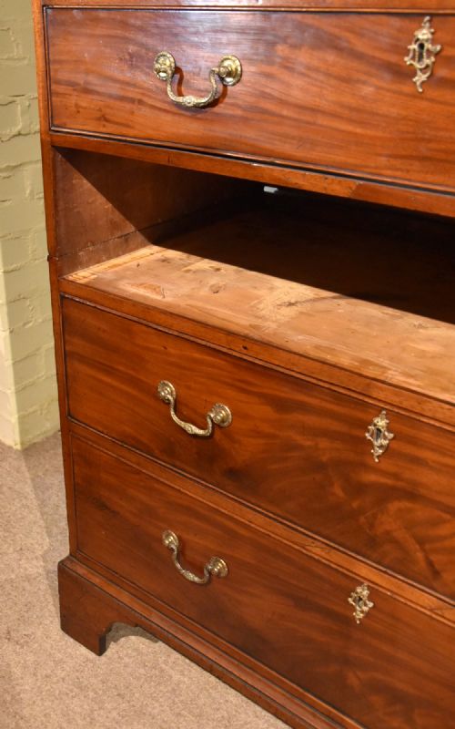 TALL MAHOGANY GEORGE III CHEST OF DRAWERS - ADDITIONAL PHOTO 4