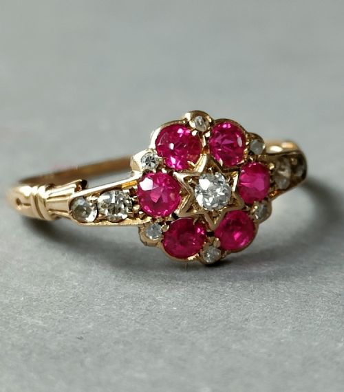 BEAUTIFUL ANTIQUE VICTORIAN 18CT RUBY DIAMOND CLUSTER RING - ADDITIONAL PHOTO 2