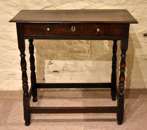 early 18th century queen anne oak side table - CATEGORY: ANTIQUE TABLES - DATED 18TH CENTURY