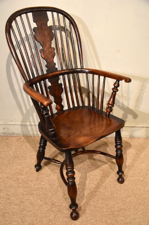 early 19th century burr yew wood windsor chair - CATEGORY: ANTIQUE CHAIRS - DATED 19TH CENTURY