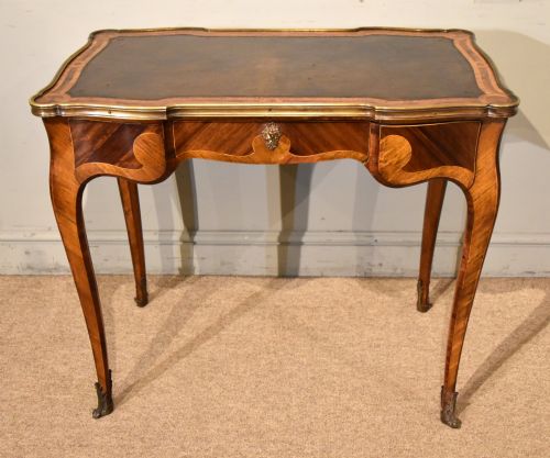 french early 20th century writing table - CATEGORY: ANTIQUE TABLES - DATED 1920