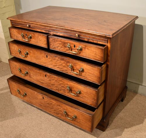 GEORGE III MAHOGANY CHEST WITH BRUSHING SLIDE - ADDITIONAL PHOTO 3