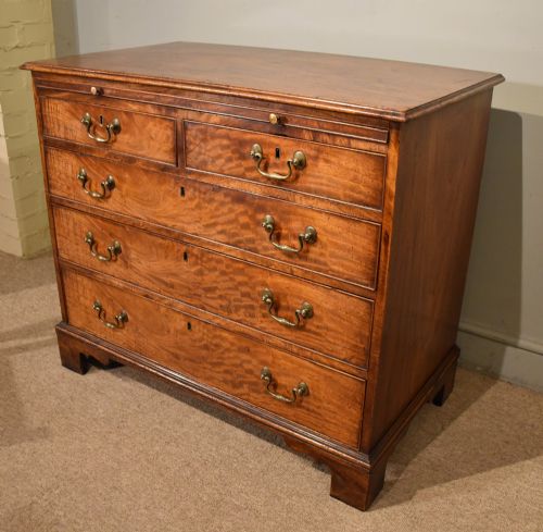 GEORGE III MAHOGANY CHEST WITH BRUSHING SLIDE - ADDITIONAL PHOTO 4