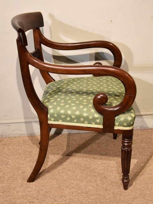 SET OF EIGHT REGENCY MAHOGANY DINING CHAIRS - ADDITIONAL PHOTO 9