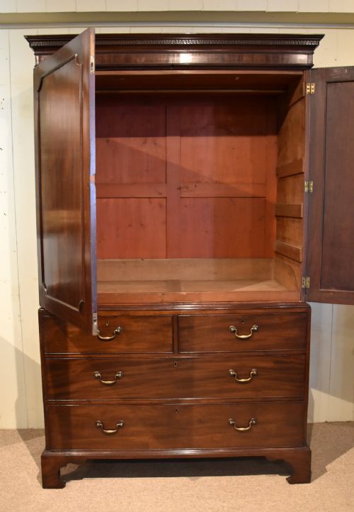 GEORGE III MAHOGANY LINEN PRESS - ADDITIONAL PHOTO 1