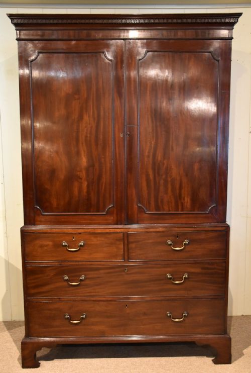 GEORGE III MAHOGANY LINEN PRESS - ADDITIONAL PHOTO 2