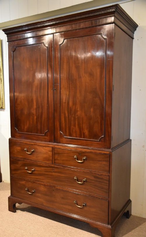 GEORGE III MAHOGANY LINEN PRESS - ADDITIONAL PHOTO 3
