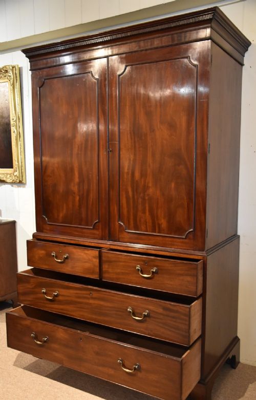 GEORGE III MAHOGANY LINEN PRESS - ADDITIONAL PHOTO 4