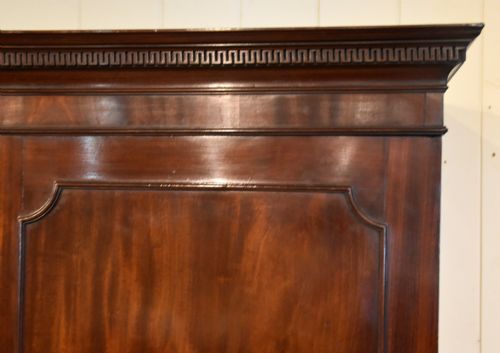 GEORGE III MAHOGANY LINEN PRESS - ADDITIONAL PHOTO 6
