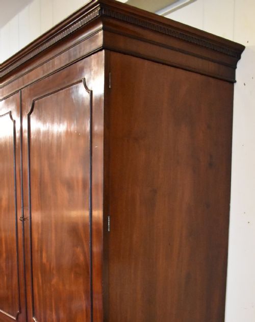 GEORGE III MAHOGANY LINEN PRESS - ADDITIONAL PHOTO 8