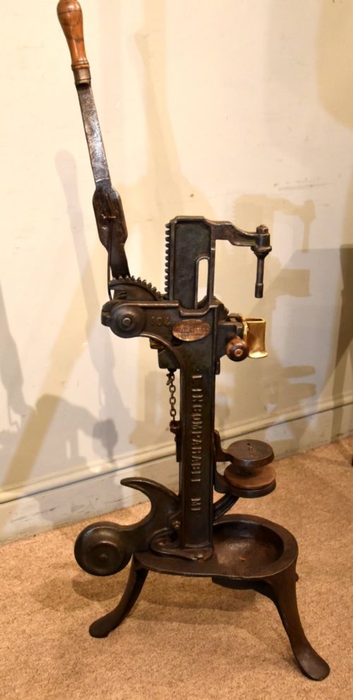 19TH CENTURY FRENCH IRON CORK MACHINE - ADDITIONAL PHOTO 1