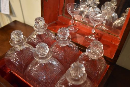 GEORGE III FLAME MAHOGANY DECANTER BOX - ADDITIONAL PHOTO 3
