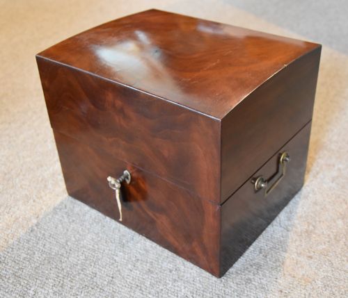GEORGE III FLAME MAHOGANY DECANTER BOX - ADDITIONAL PHOTO 5