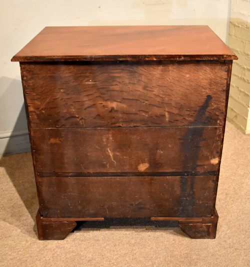 GEORGE III MAHOGANY SMALL CHEST OF DRAWERS - ADDITIONAL PHOTO 6