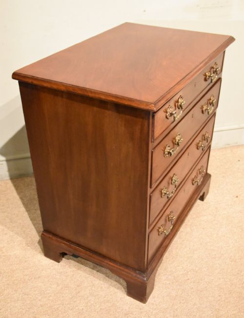 GEORGE III MAHOGANY SMALL CHEST OF DRAWERS - ADDITIONAL PHOTO 7