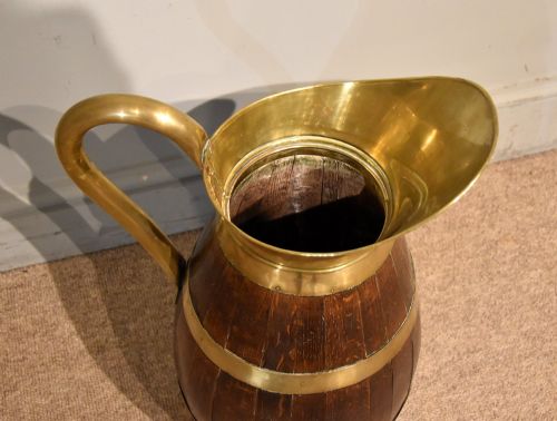 LARGE OAK AND BRASS 19TH CENTURY PITCHER JUG - ADDITIONAL PHOTO 4