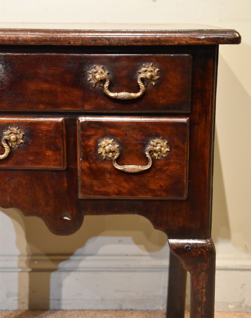 18TH CENTURY CHIPPENDALE PERIOD MAHOGANY LOWBOY - ADDITIONAL PHOTO 5
